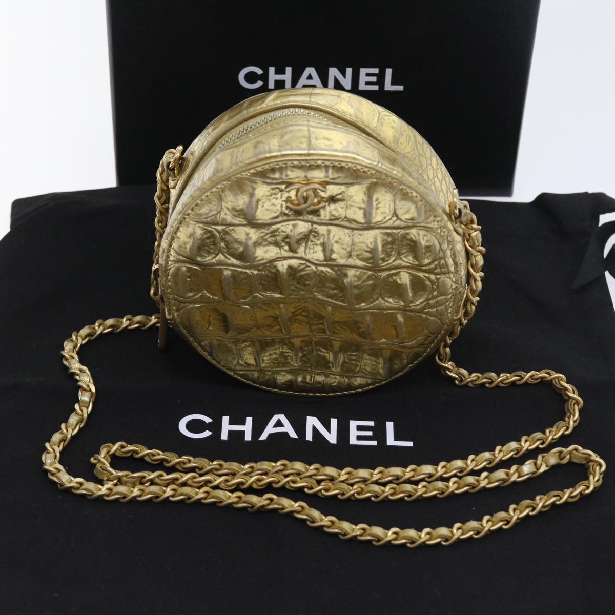 CHANEL Chain Shoulder Bag Calf leather Gold CC Auth 57040A