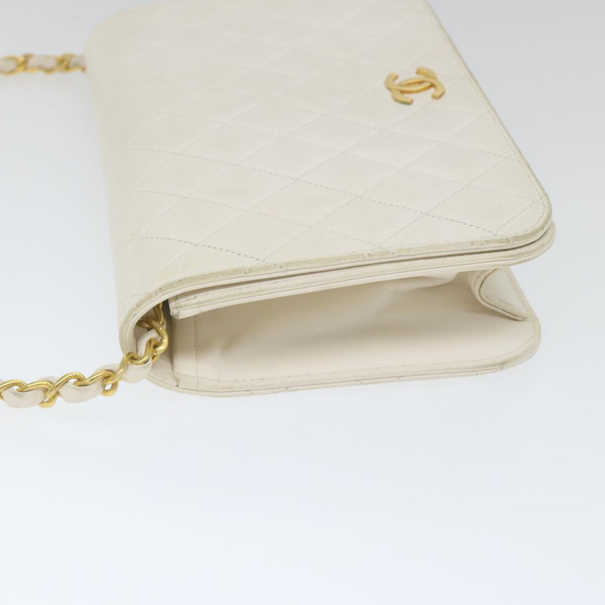 CHANEL Matelasse Chain Shoulder Bag Lamb Skin White CC Auth 57353