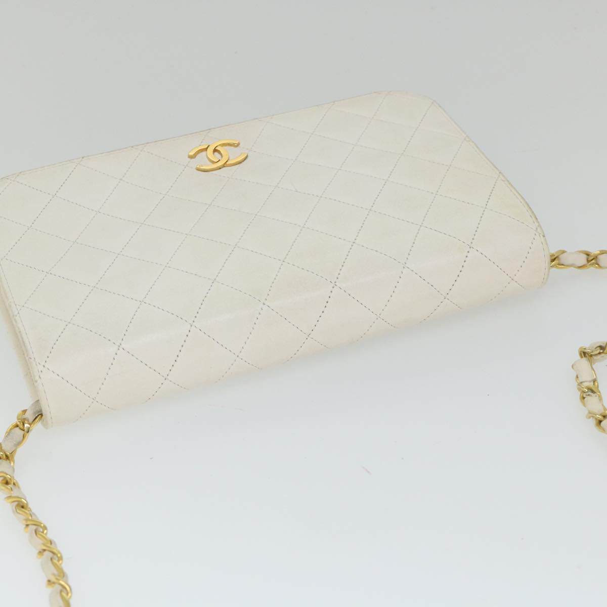 CHANEL Matelasse Chain Shoulder Bag Lamb Skin White CC Auth 57353