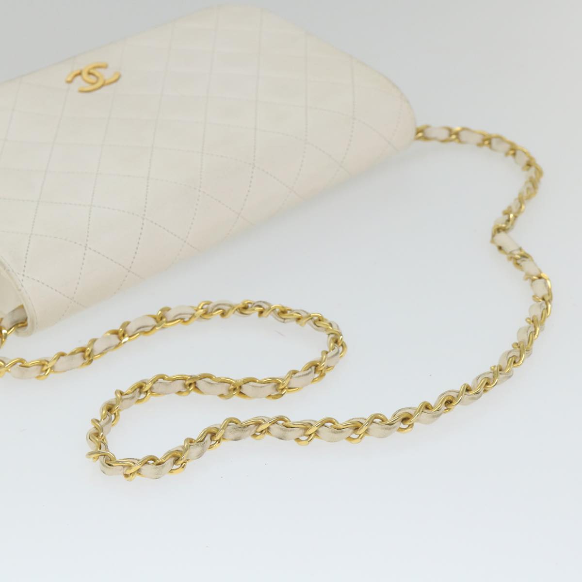 CHANEL Matelasse Chain Shoulder Bag Lamb Skin White CC Auth 57353