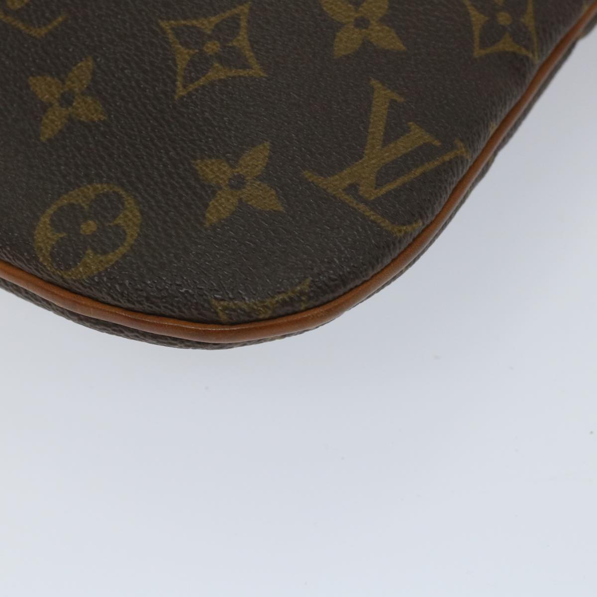 LOUIS VUITTON Monogram Pochette Bosphore Shoulder Bag M40044 LV Auth 57506