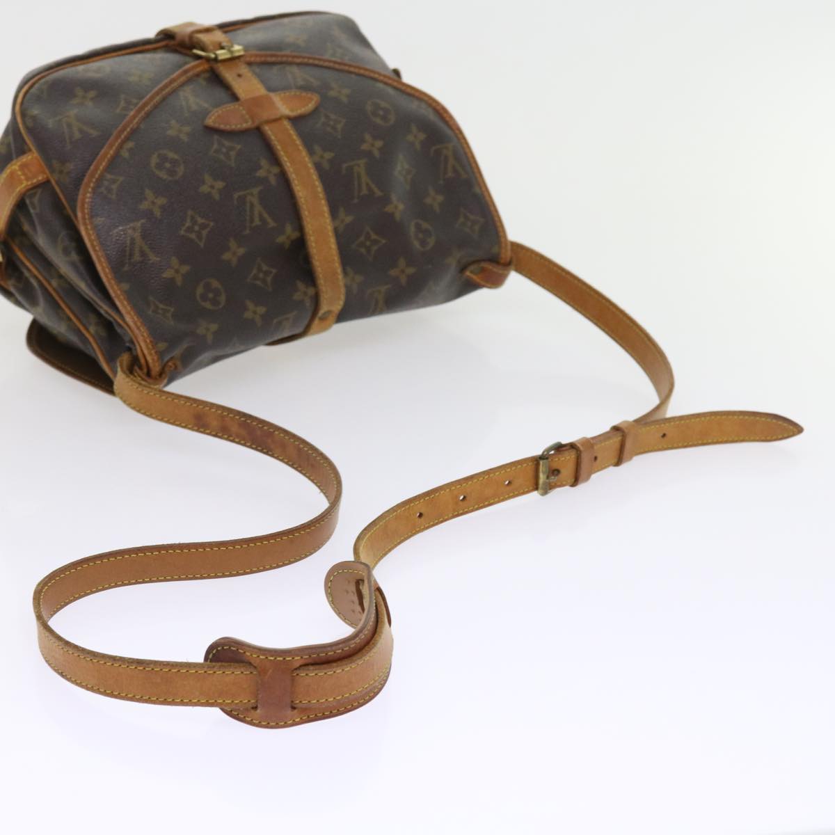 LOUIS VUITTON Monogram Saumur 30 Shoulder Bag M42256 LV Auth 57662