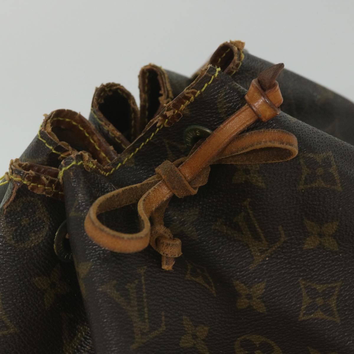 LOUIS VUITTON Monogram Noe Shoulder Bag M42224 LV Auth 57995