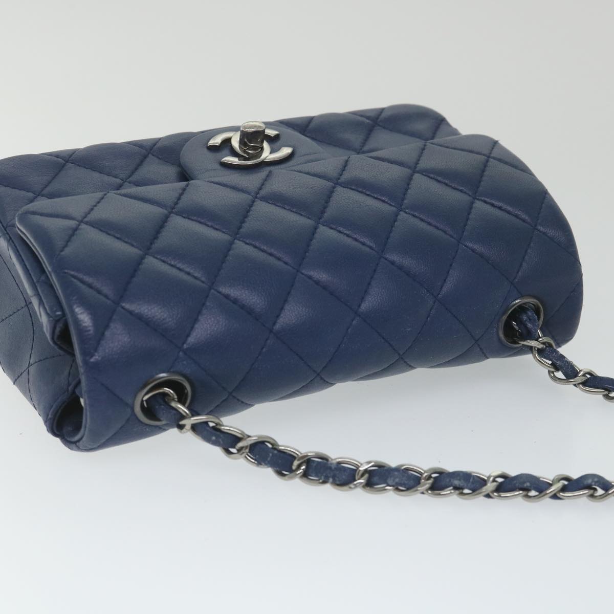 CHANEL Matelasse Chain Shoulder Bag Calf leather Navy CC Auth 58345A