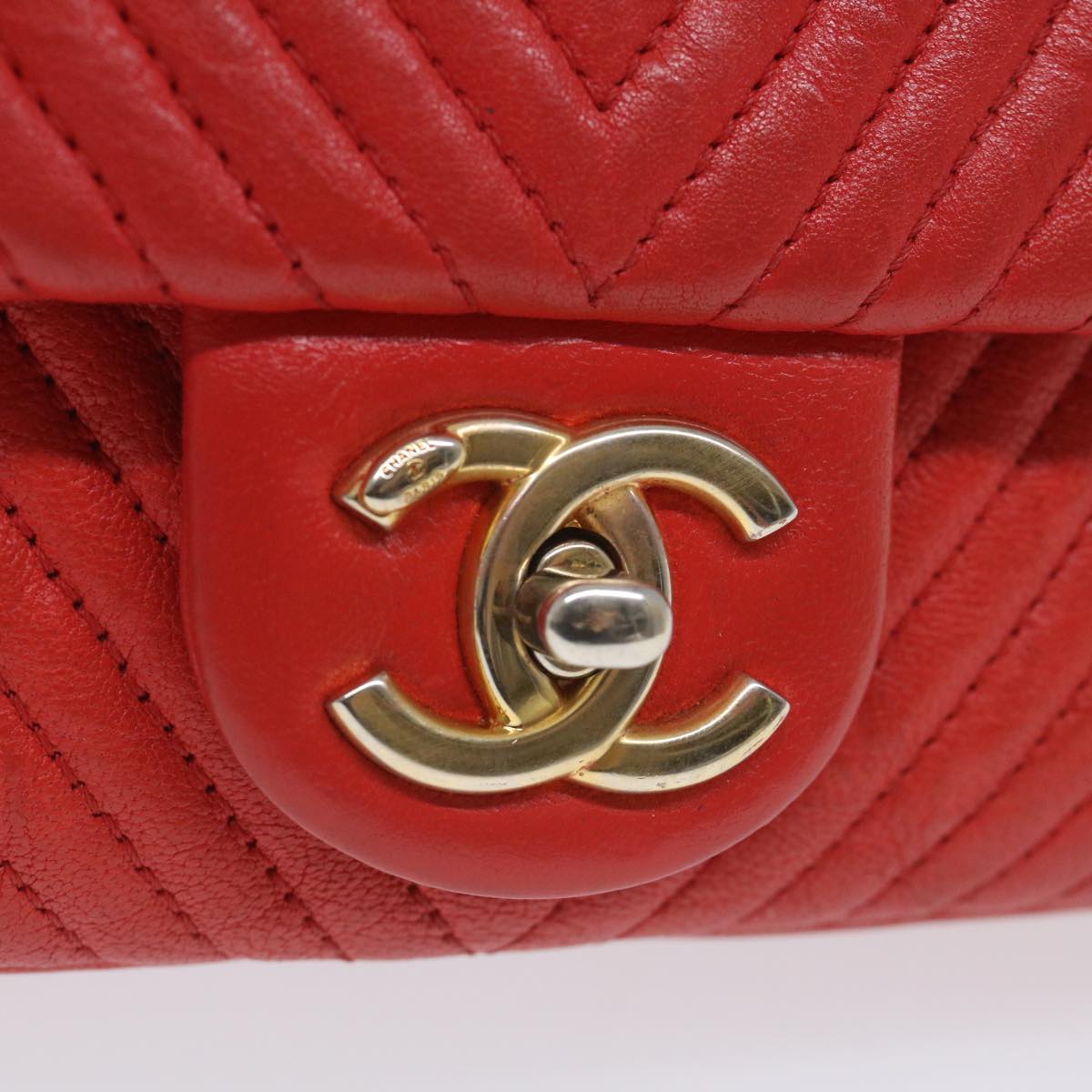 CHANEL Chain V Stitch Shoulder Bag Leather Red CC Auth 58347A