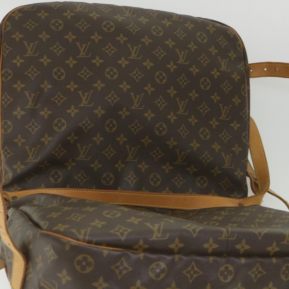 LOUIS VUITTON Monogram Saumur 43 Shoulder Bag M42252 LV Auth 58432