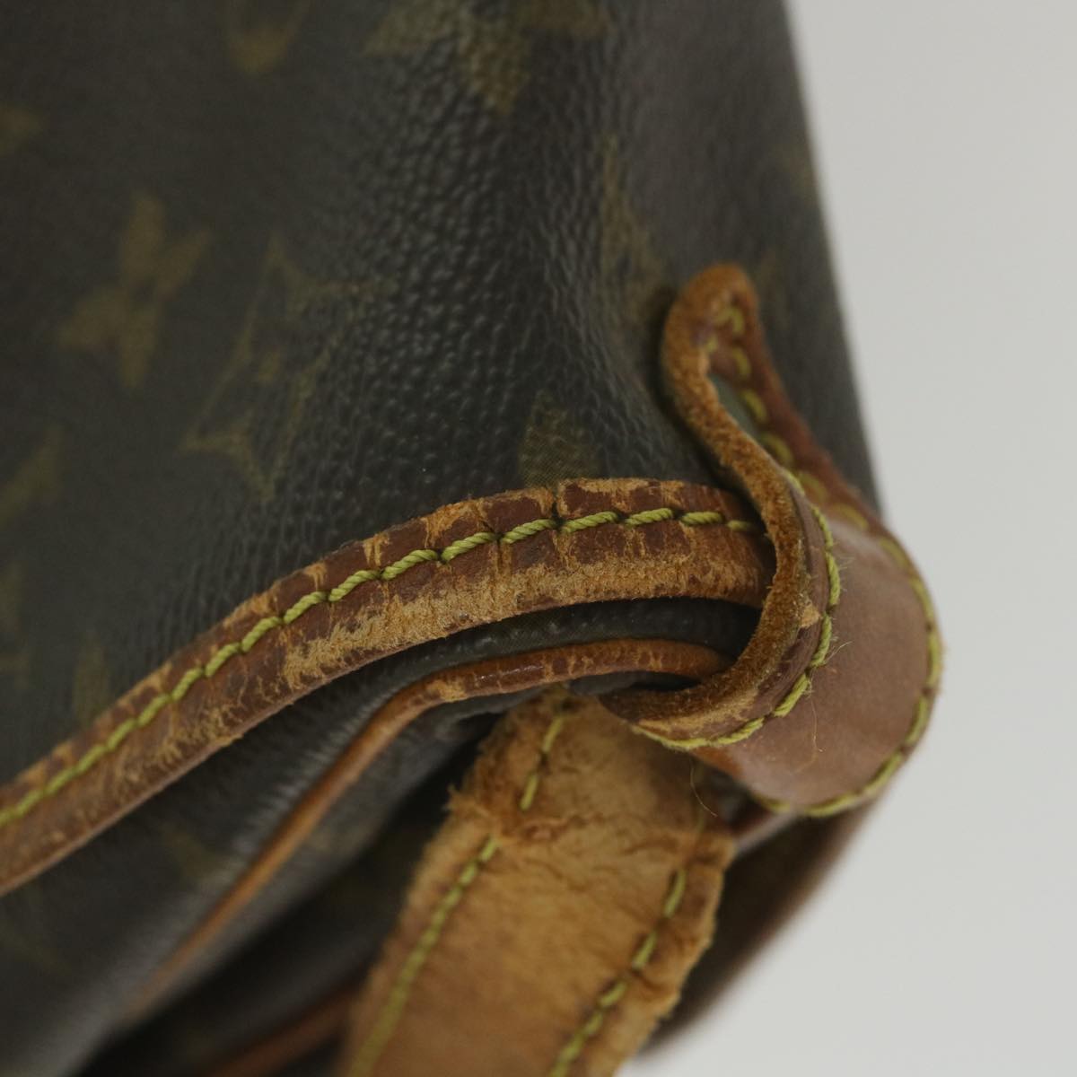 LOUIS VUITTON Monogram Saumur 30 Shoulder Bag M42256 LV Auth 58436