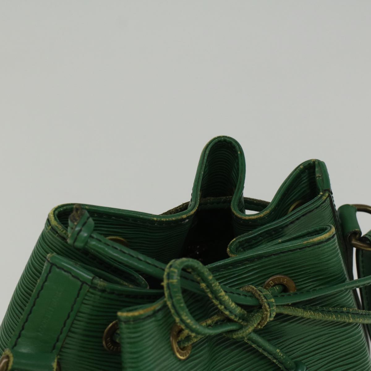 LOUIS VUITTON Epi Petit Noe Shoulder Bag Green M44104 LV Auth 58465