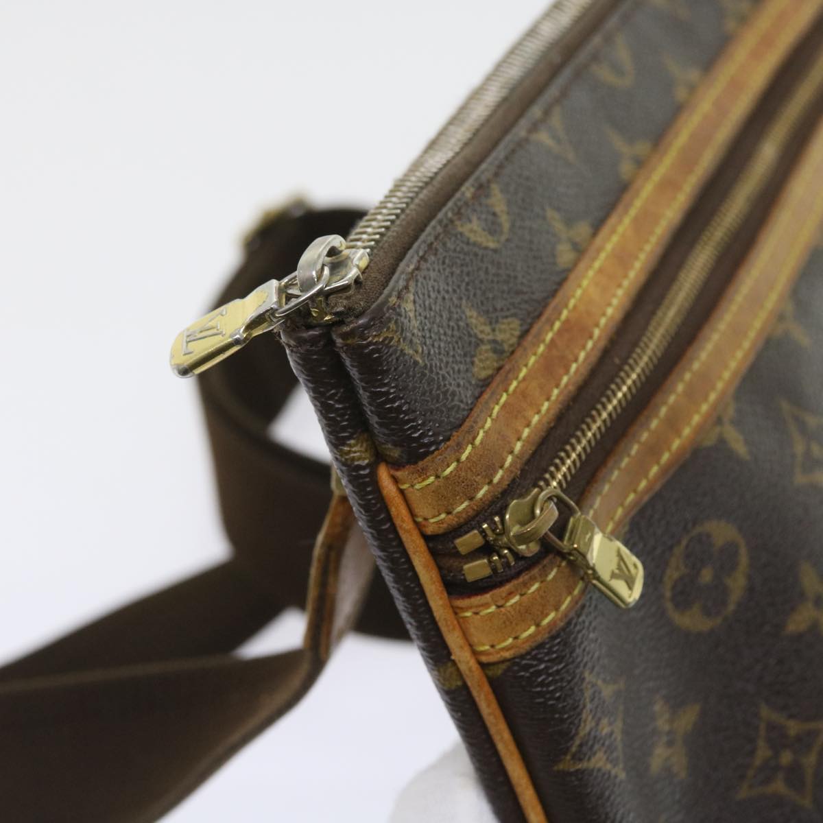 LOUIS VUITTON Monogram Pochette Bosphore Shoulder Bag M40044 LV Auth 58525