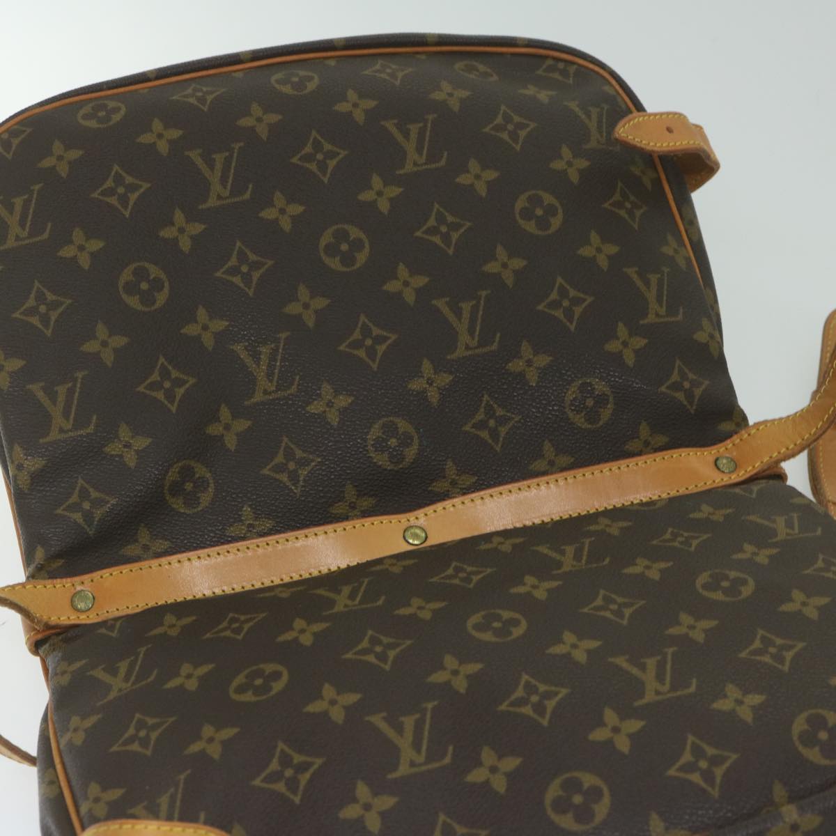 LOUIS VUITTON Monogram Saumur 30 Shoulder Bag M42256 LV Auth 59315