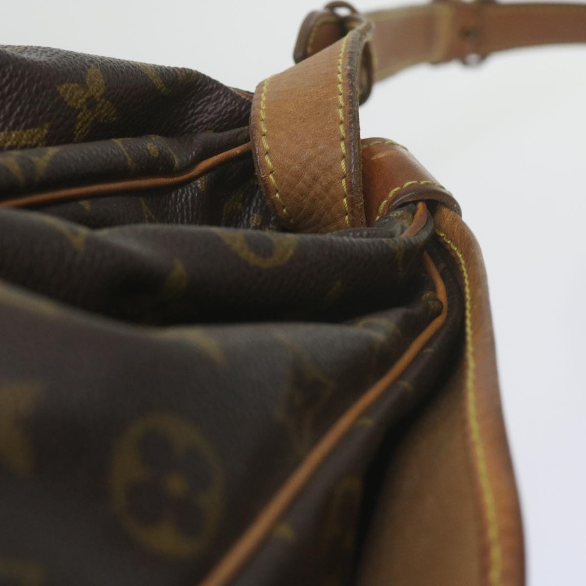 LOUIS VUITTON Monogram Saumur 35 Shoulder Bag M42254 LV Auth 59421