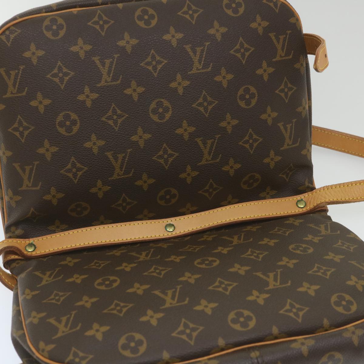 LOUIS VUITTON Monogram Saumur 30 Shoulder Bag M42256 LV Auth 59815