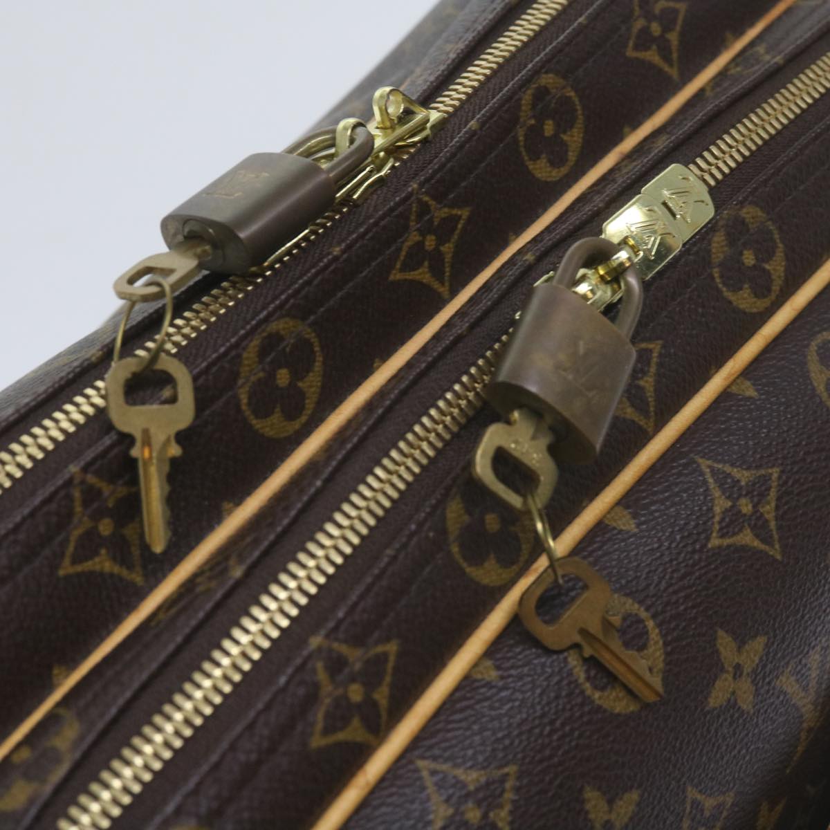 LOUIS VUITTON Monogram Reporter GM Shoulder Bag M45252 LV Auth 60088A