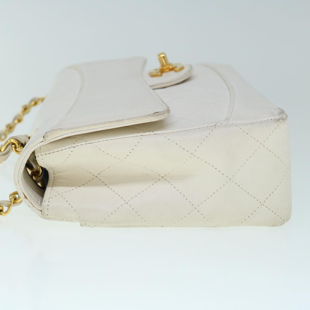 CHANEL Matelasse Chain Shoulder Bag Leather White CC Auth 60754A