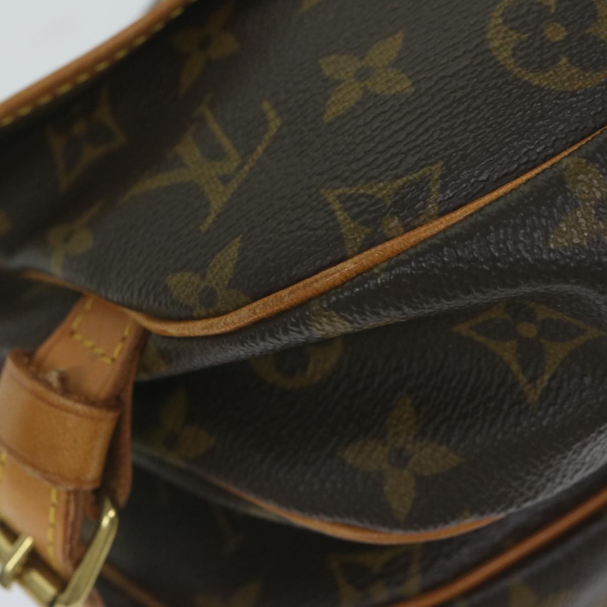 LOUIS VUITTON Monogram Saumur 30 Shoulder Bag M42256 LV Auth 61335