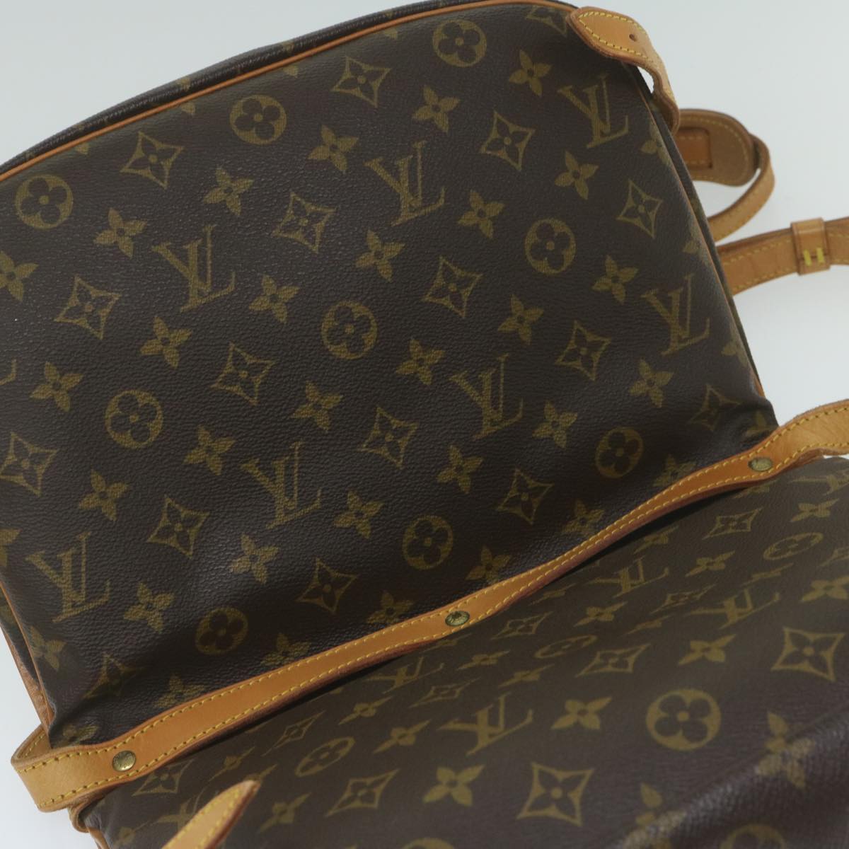 LOUIS VUITTON Monogram Saumur 30 Shoulder Bag M42256 LV Auth 61335