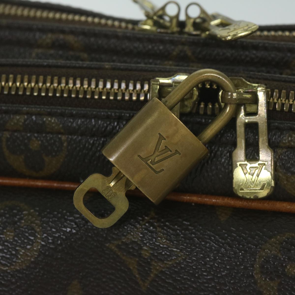 LOUIS VUITTON Monogram Reporter GM Shoulder Bag M45252 LV Auth 62225