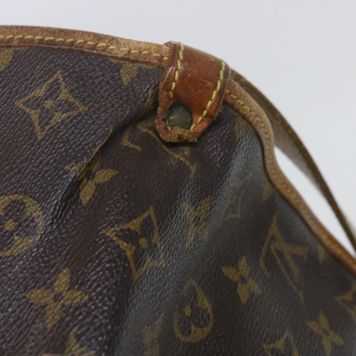 LOUIS VUITTON Monogram Saumur 30 Shoulder Bag M42256 LV Auth 62292