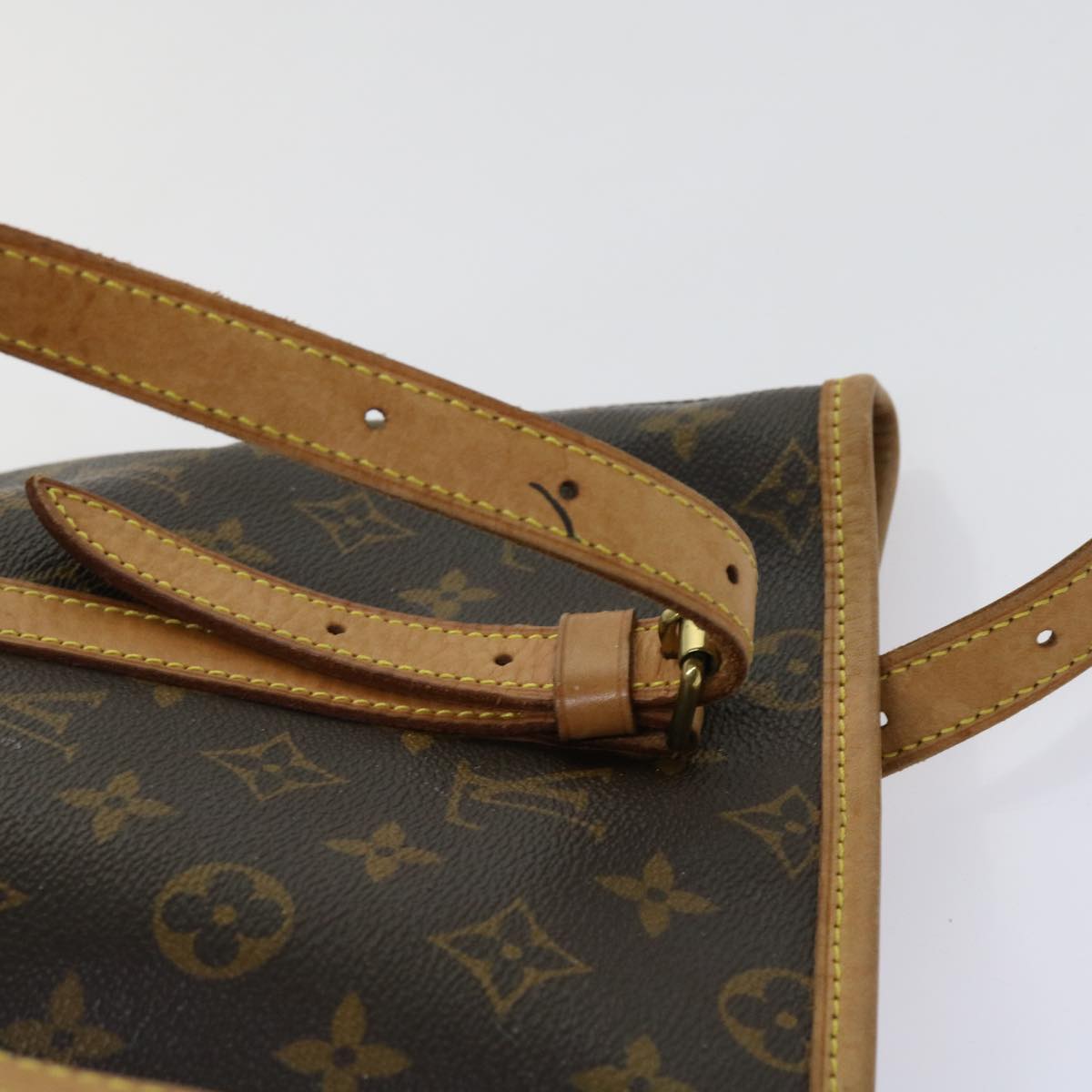 LOUIS VUITTON Monogram Bucket GM Shoulder Bag M42236 LV Auth 62601