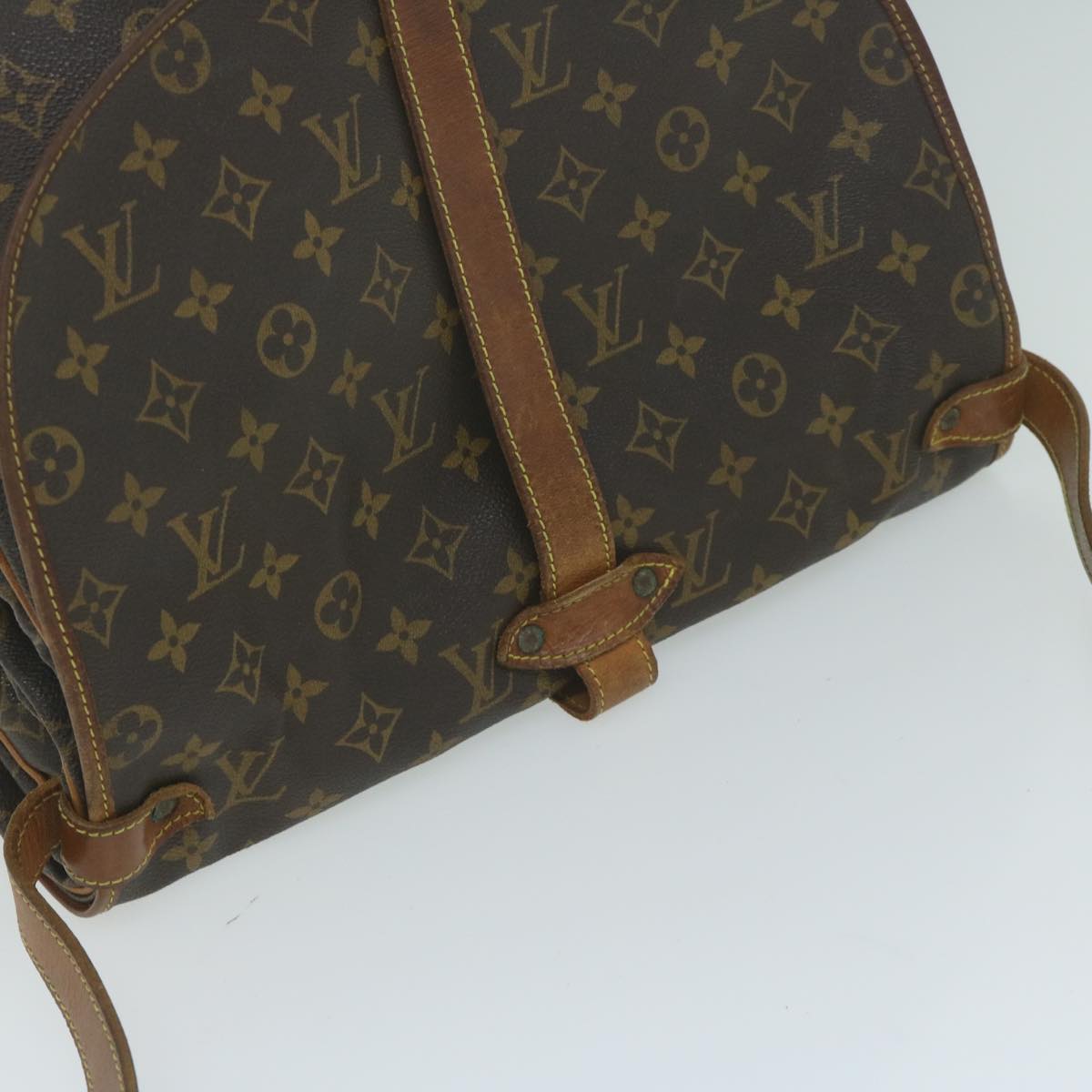 LOUIS VUITTON Monogram Saumur 35 Shoulder Bag M42254 LV Auth 63107