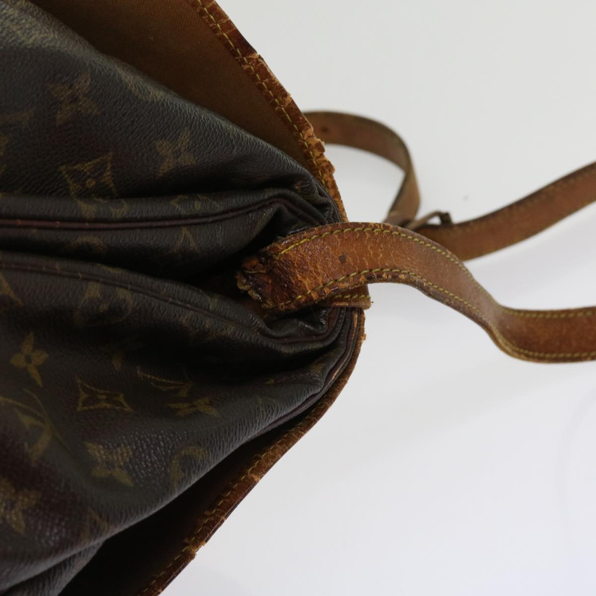 LOUIS VUITTON Monogram Saumur 35 Shoulder Bag M42254 LV Auth 63714