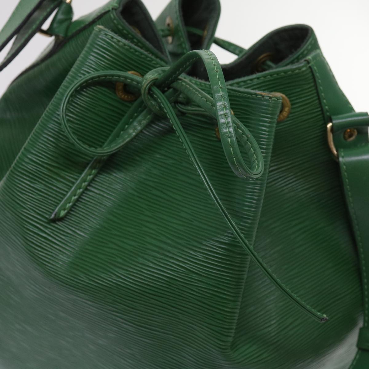 LOUIS VUITTON Epi Petit Noe Shoulder Bag Green M44104 LV Auth 64567