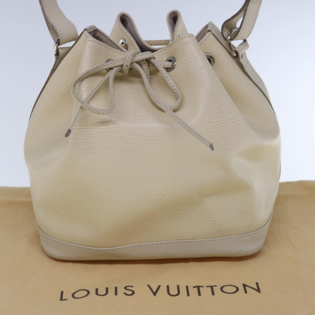 LOUIS VUITTON Epi Noe Shoulder Bag White Yvoire M4084J LV Auth 64733