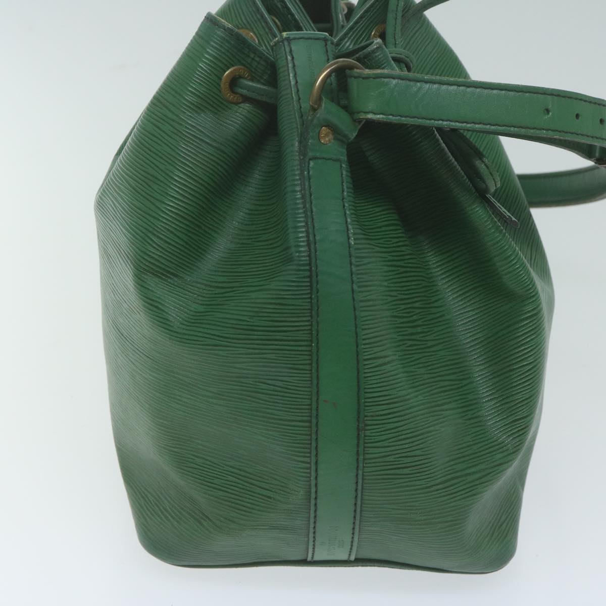 LOUIS VUITTON Epi Petit Noe Shoulder Bag Green M44104 LV Auth 64734