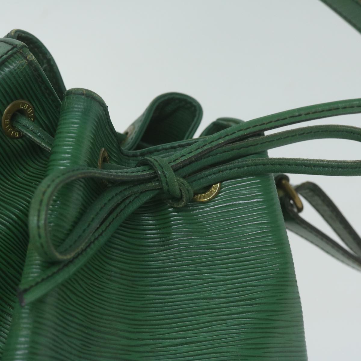 LOUIS VUITTON Epi Petit Noe Shoulder Bag Green M44104 LV Auth 64734