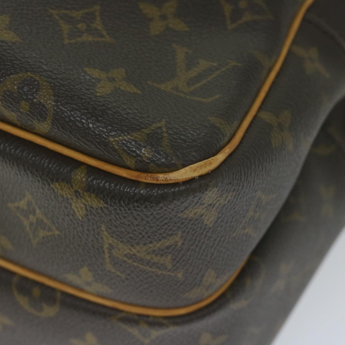 LOUIS VUITTON Monogram Reporter GM Shoulder Bag M45252 LV Auth 64979