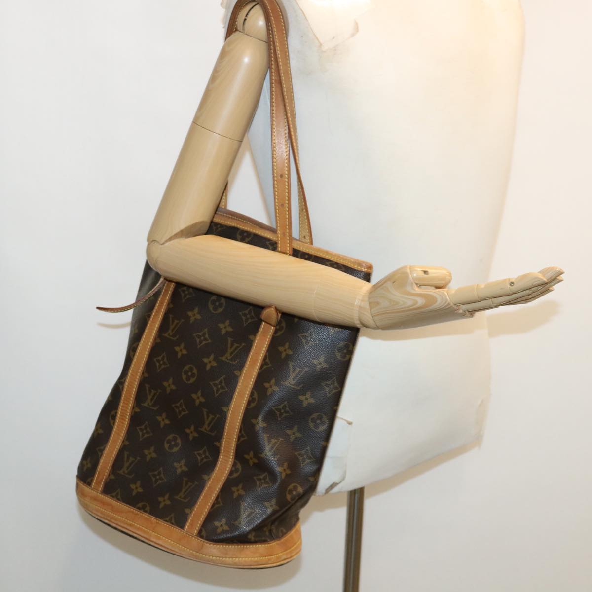 LOUIS VUITTON Monogram Bucket GM Shoulder Bag M42236 LV Auth ac1073