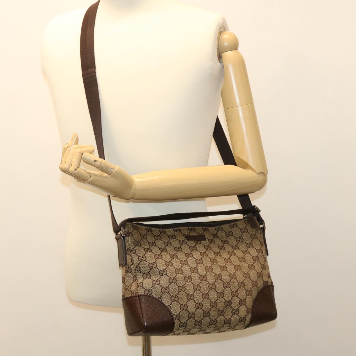 GUCCI GG Canvas Shoulder Bag Canvas Beige Brown 114273 Auth ac1767