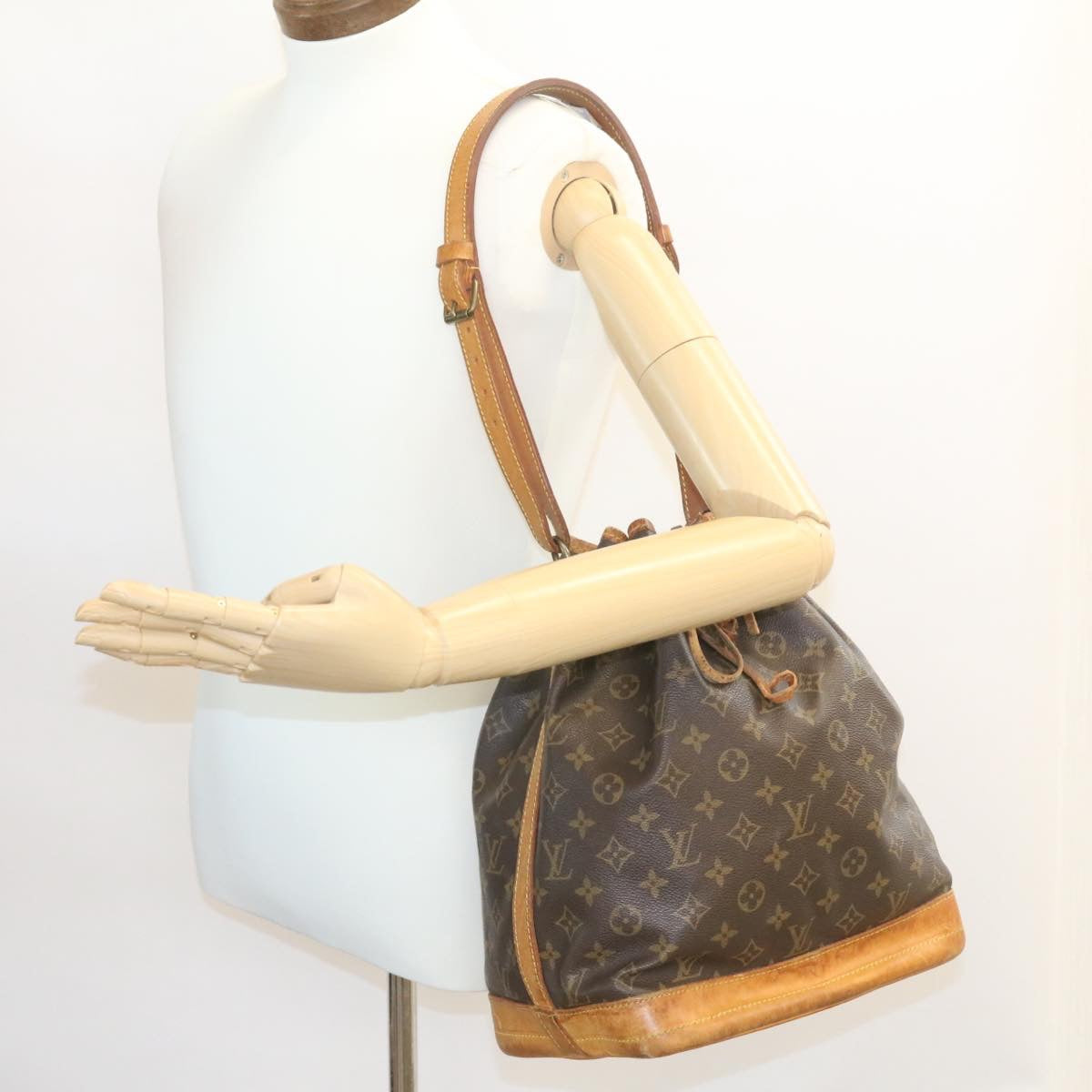 LOUIS VUITTON Monogram Noe Shoulder Bag M42224 LV Auth ac181