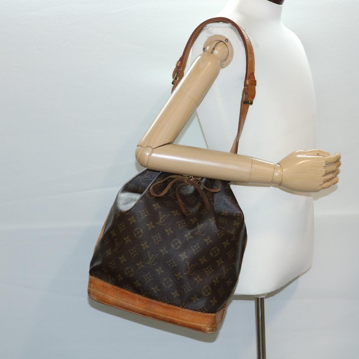 LOUIS VUITTON Monogram Noe Shoulder Bag M42224 LV Auth ac938