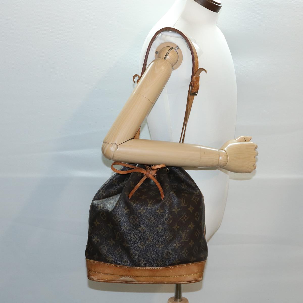 LOUIS VUITTON Monogram Noe Shoulder Bag M42224 LV Auth ac965