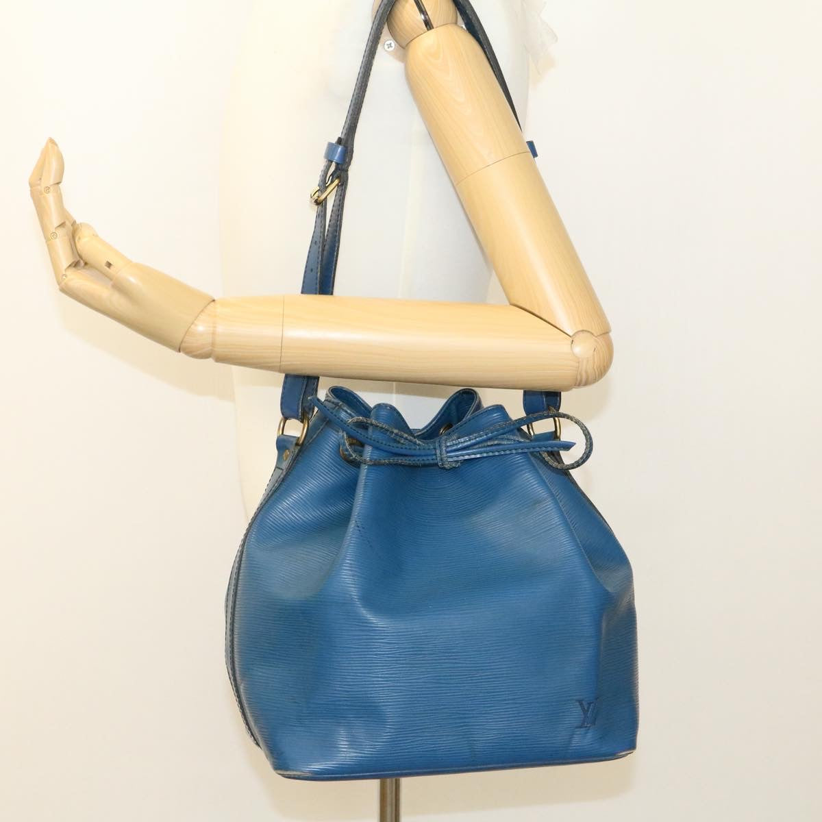 LOUIS VUITTON Epi Petit Noe Shoulder Bag Blue M44105 LV Auth ai182