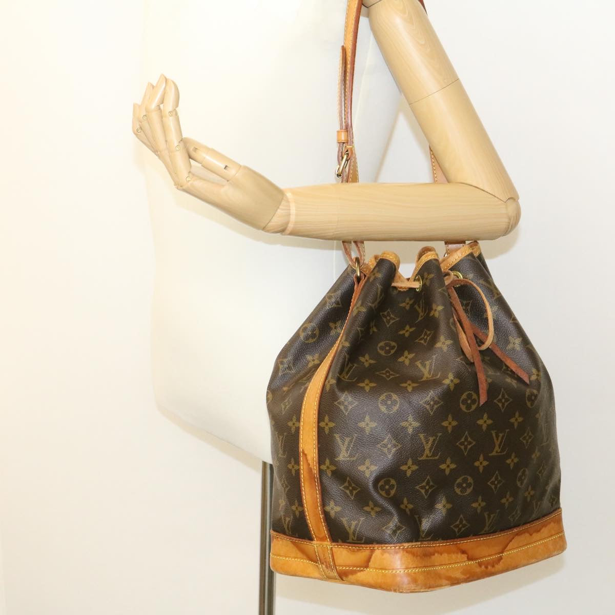 LOUIS VUITTON Monogram Noe Shoulder Bag M42224 LV Auth ai186