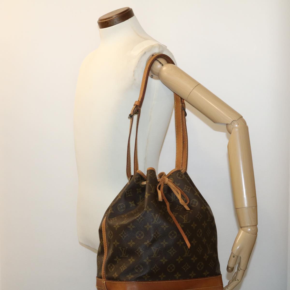 LOUIS VUITTON Monogram Noe Shoulder Bag M42224 LV Auth ai374