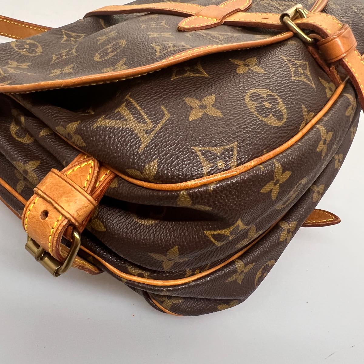 LOUIS VUITTON Monogram Saumur 35 Shoulder Bag M42254 LV Auth ai470