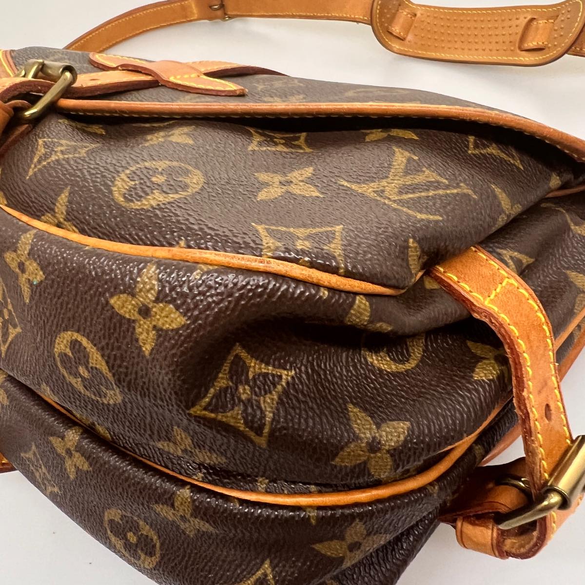 LOUIS VUITTON Monogram Saumur 35 Shoulder Bag M42254 LV Auth ai470