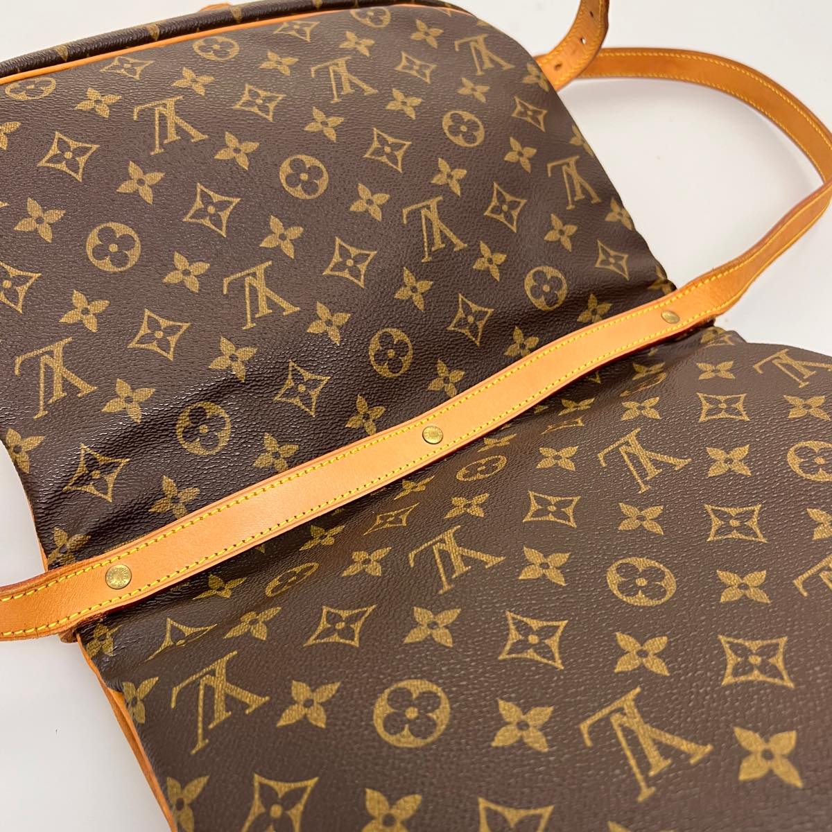 LOUIS VUITTON Monogram Saumur 35 Shoulder Bag M42254 LV Auth ai470