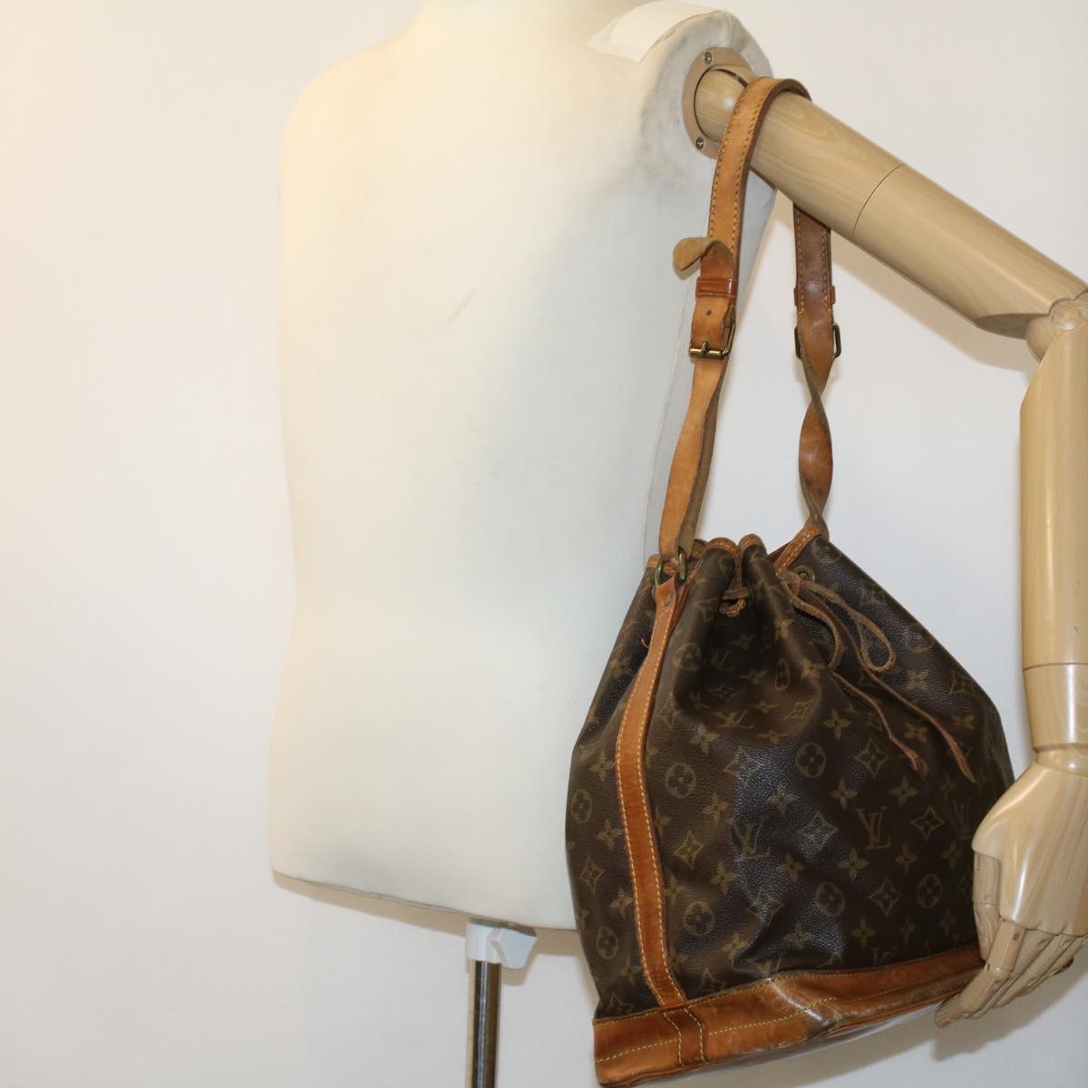 LOUIS VUITTON Monogram Noe Shoulder Bag M42224 LV Auth ai556