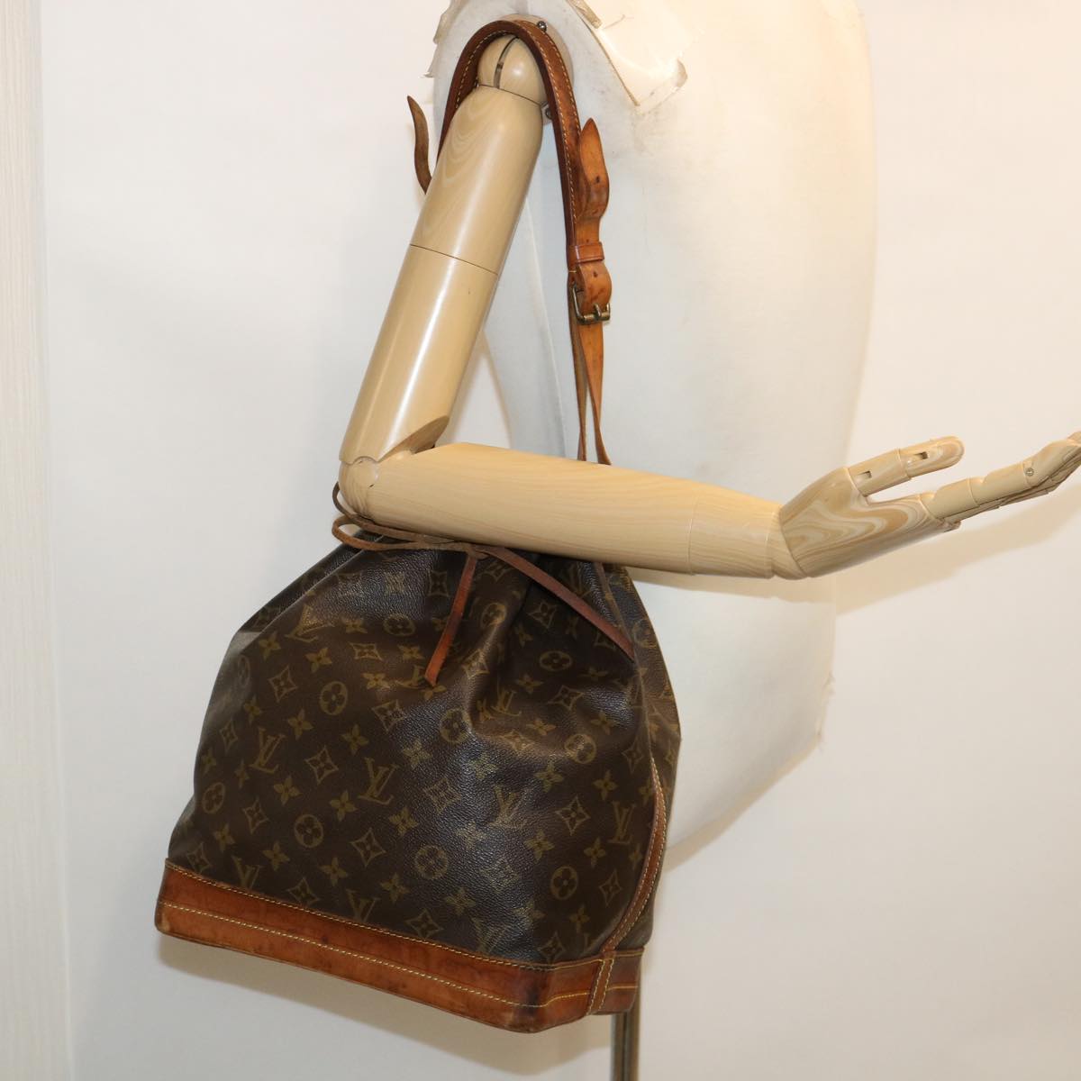 LOUIS VUITTON Monogram Noe Shoulder Bag M42224 LV Auth am3551