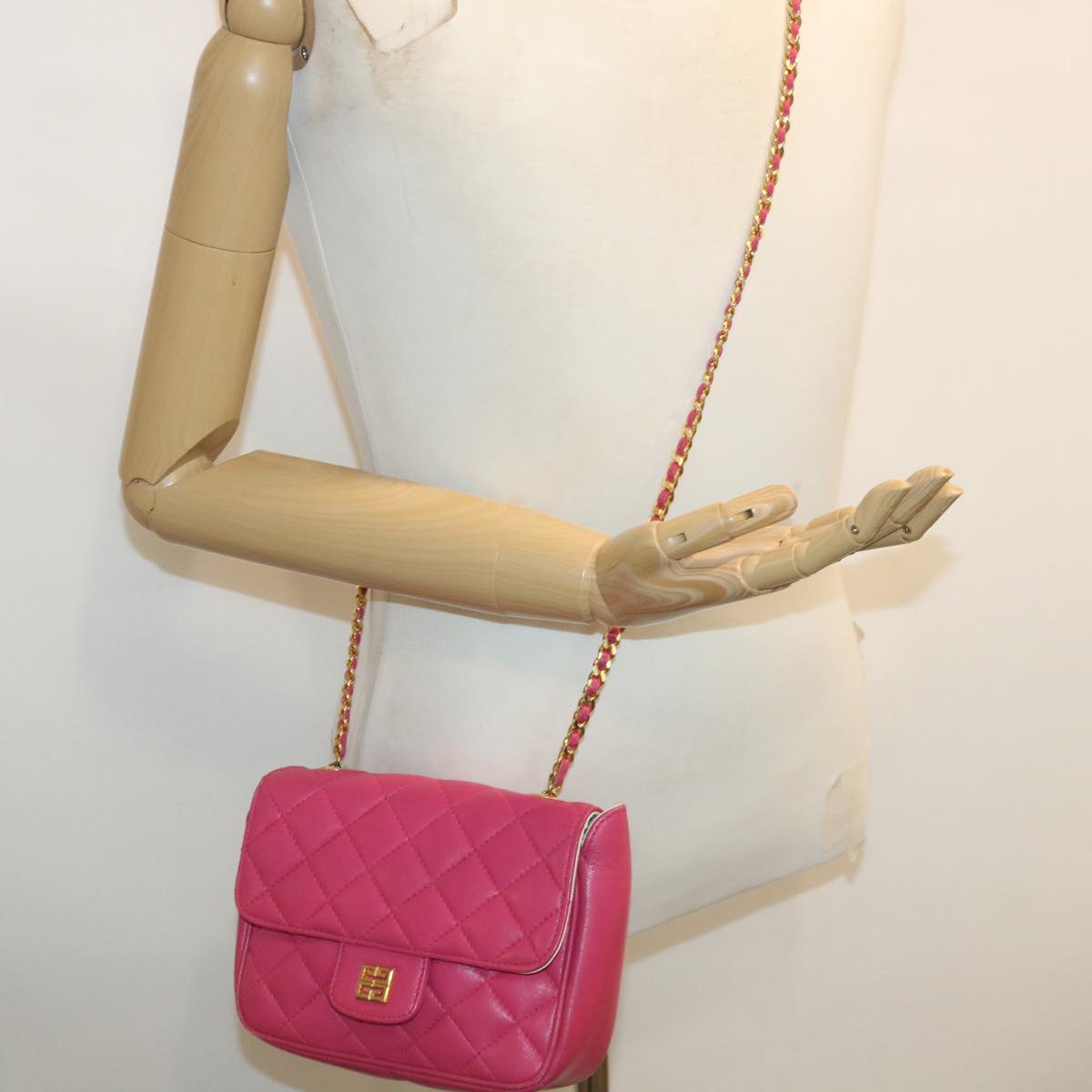 GIVENCHY Matelasse Chain Shoulder Bag Leather Pink Auth am3621