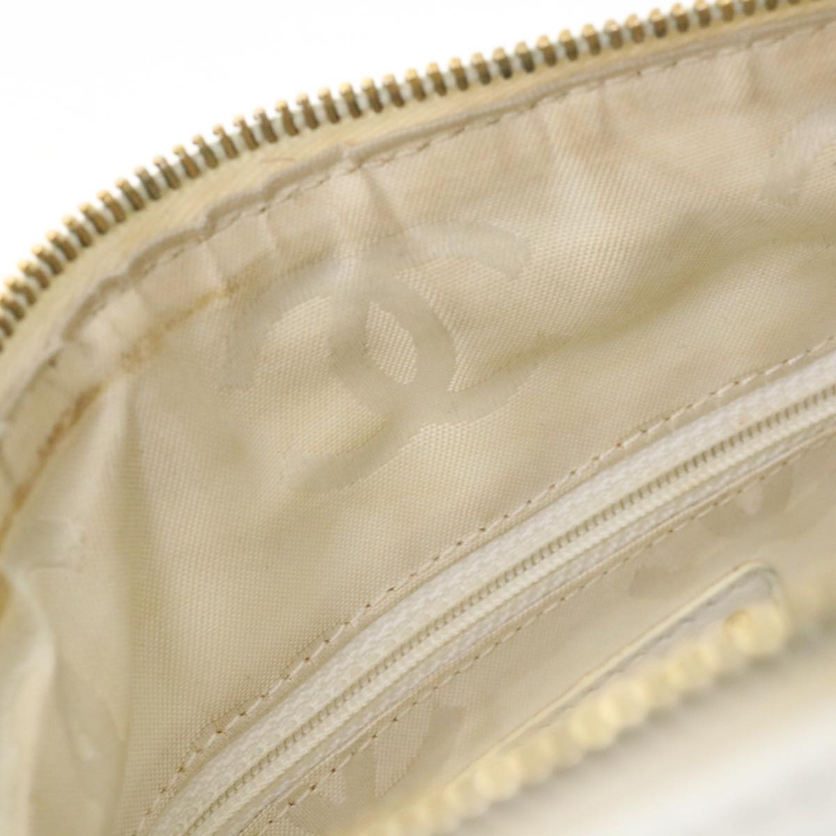 CHANEL Shoulder Bag Caviar Skin White CC Auth am3727