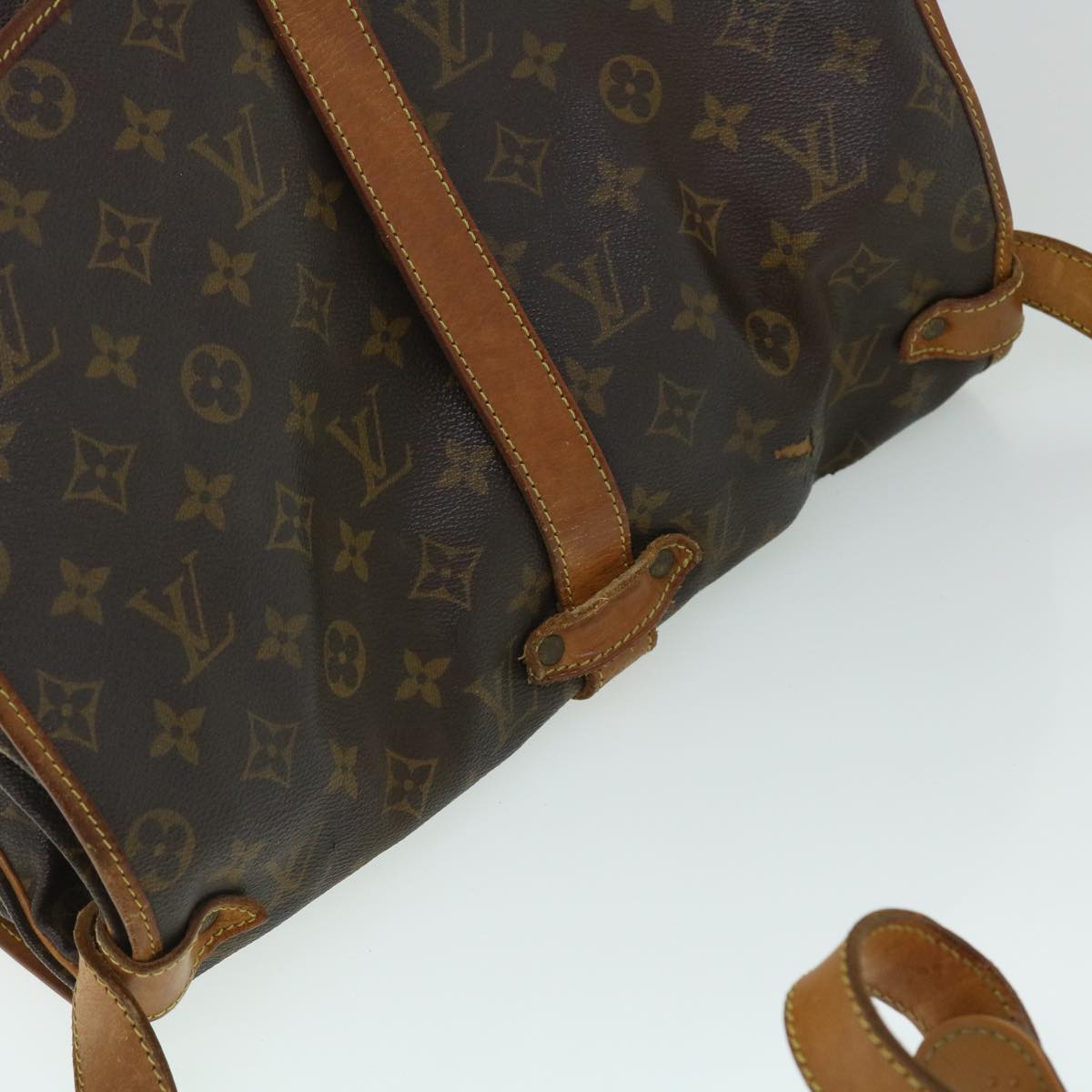 LOUIS VUITTON Monogram Saumur 35 Shoulder Bag M42254 LV Auth am4978