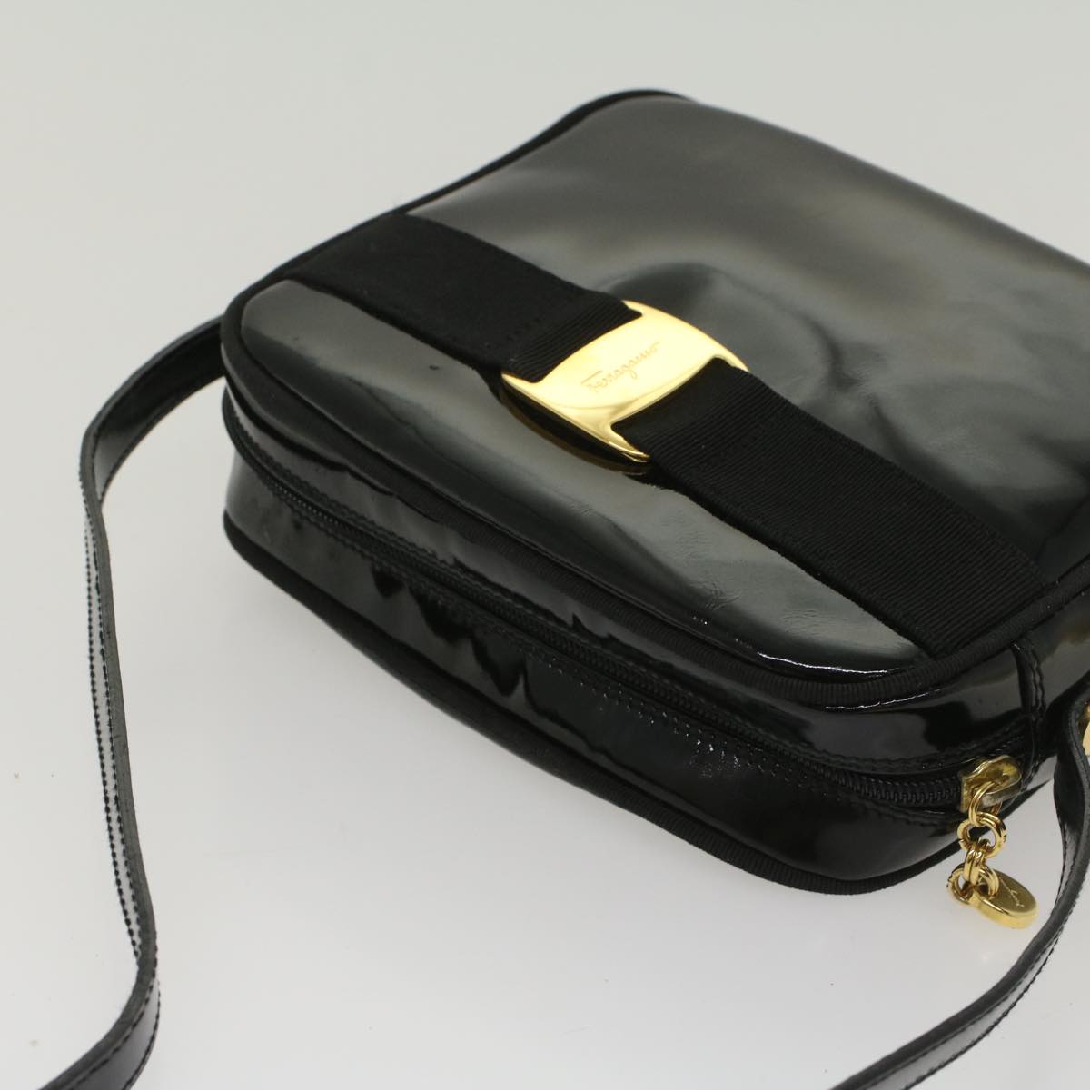 Salvatore Ferragamo Shoulder Bag Patent leather Black Auth ar10217