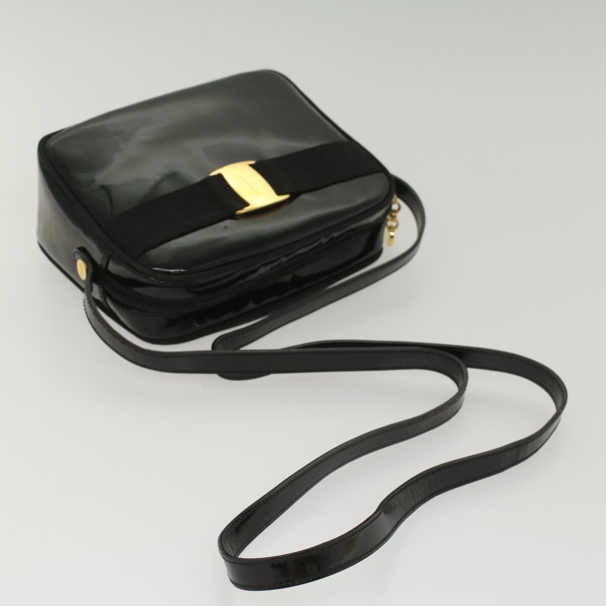 Salvatore Ferragamo Shoulder Bag Patent leather Black Auth ar10217