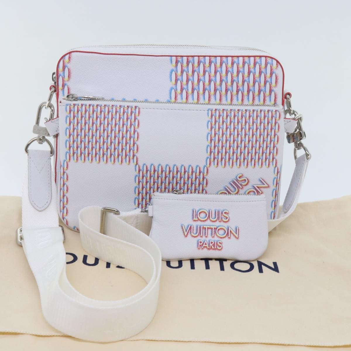 LOUIS VUITTON Damier Giant Spray Trio Messenger Bag White M20665 Auth ar11066A