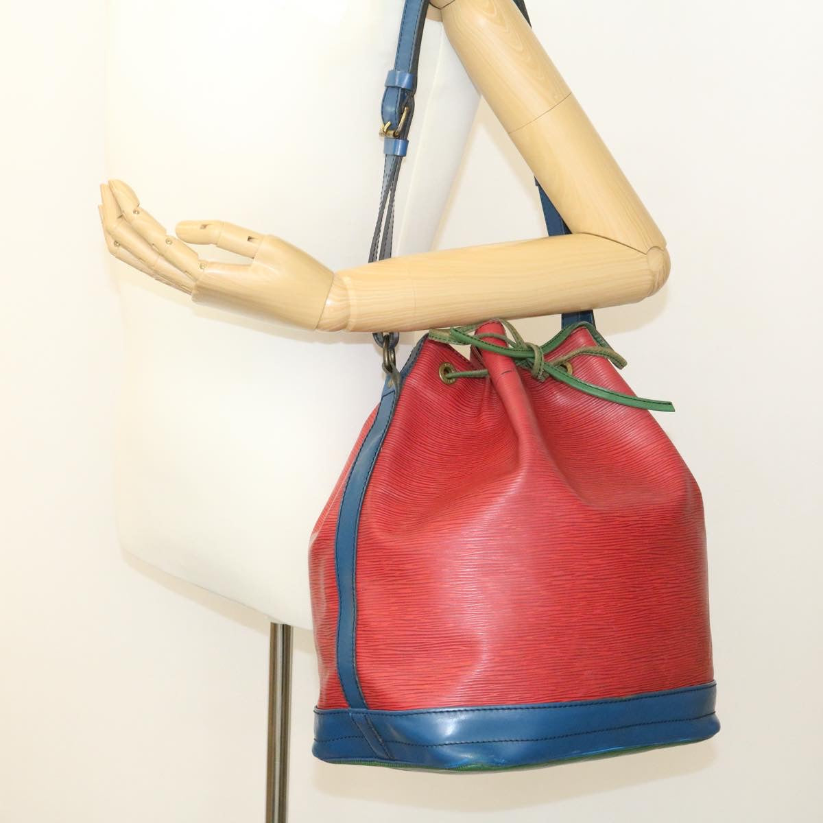 LOUIS VUITTON Epi Noe Tricolor Shoulder Bag Red Blue Green M44082 LV Auth ar5434